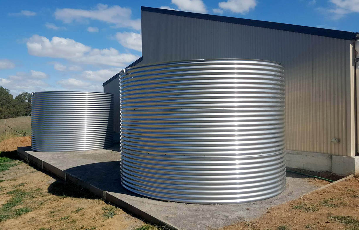 Stainless steel tanks are fully recyclable and have very long lifespans. They are also easily repaired and are fire-resistant. Image: Auzzie Wrinkly Tin Tanks