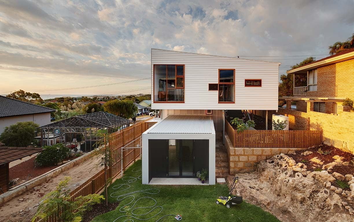 Beach Road house by David Barr and Ross Brewin